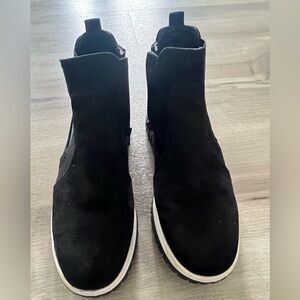 White Mountain Black Suede Women's Boots